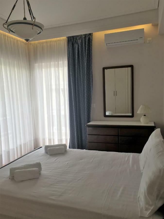 Grace Apartments Loutráki Esterno foto